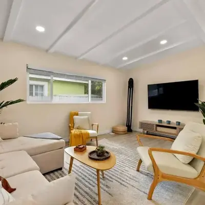 Charming Zen Venice Beach 3BR Home w/Patio & W/D
