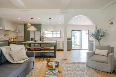a living room with a couch and a kitchen at New Home Universal sleeps 18 hot tub in Los Angeles