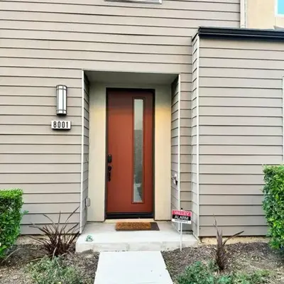 3 Bedroom Townhome with Large Living Area