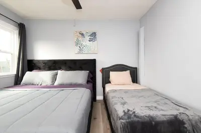 two beds sitting next to each other in a bedroom at Lovely 3bedroom condo with free parking on premise in Los Angeles