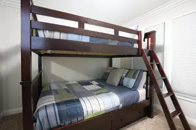 a bunk bed in a bedroom with a bunk bedutenewayangering at Destination #06 in Anaheim