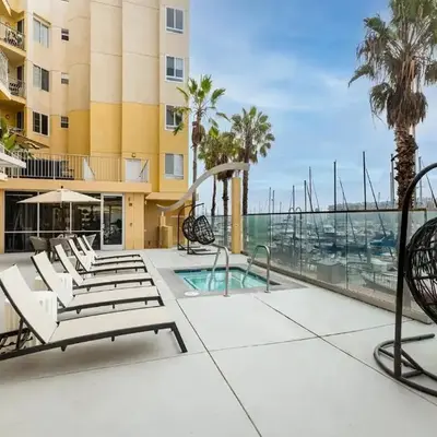The Blossom-Modern 1BR Getaway in Marina Walk to Water&Restaurants