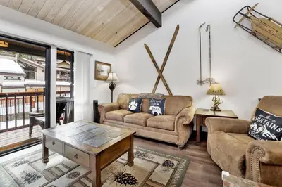 Gallery image of Smith Summit Chalet at Big Bear~ Base Camp Ski Condo~ in Big Bear Lake