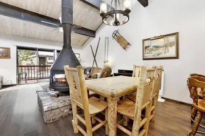 Gallery image of Smith Summit Chalet at Big Bear~ Base Camp Ski Condo~ in Big Bear Lake