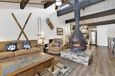Gallery image of Smith Summit Chalet at Big Bear~ Base Camp Ski Condo~ in Big Bear Lake