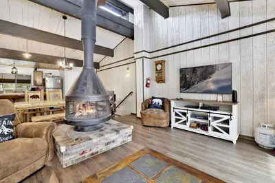 Gallery image of Smith Summit Chalet at Big Bear~ Base Camp Ski Condo~ in Big Bear Lake