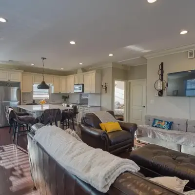 Luxury 2 bed 1 bath