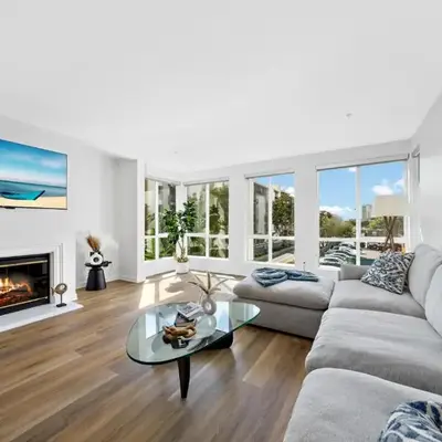 The Turquoise Lounge - Chic 2BR Beach view Pool