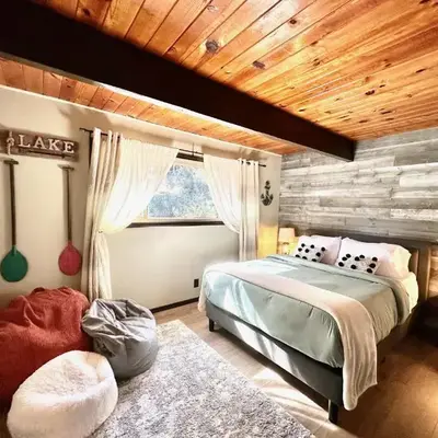 Cozy Cabin near Resorts and The Village +Mtn views