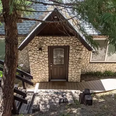 “The Grey Haven” – Secluded home in the woods