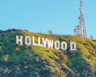 a hollywood sign sitting on top of a hill at Hollywood-Sign Griffith-Observatory & Park Kng Bed in Los Angeles