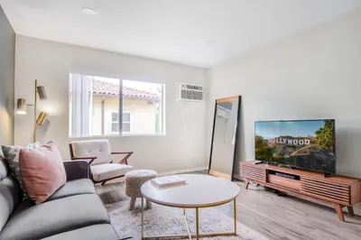 a living room with a couch and a tv at Hollywood 1BR w pool nr Griffith Park trails LAX-117 in Los Angeles