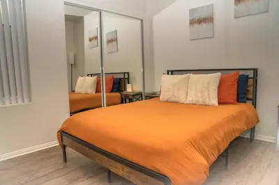 a bedroom with a bed and a large mirror at 2 bed in Marina Del Rey- Flash holiday deal! in Los Angeles