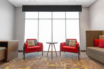 a waiting room with two red chairs and a table at Hampton Inn By Hilton Santa Clarita-Valencia in Santa Clarita