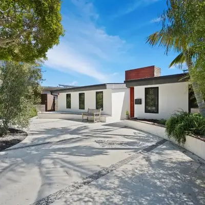 Stunning Modern 5BR Family Mansion