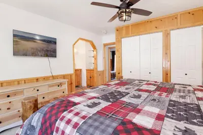 a bedroom with a bed and a ceiling fan at The alps lodge #2142 in Big Bear Lake