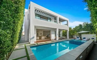 a house with a swimming pool in front of it at Luxurious Retreat - Modern House with Pool in Los Angeles