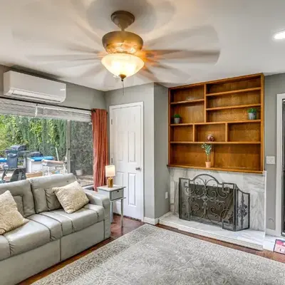 Anaheim Studio with Fireplace 14 Mi to Disneyland!