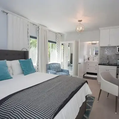 Beautiful renovated studio close to ocean!