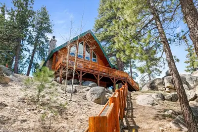 a log cabin on a hill in the woods at Lakeview Lodge - Across the street from the lake and Boulder Bay Park! in Big Bear Lake