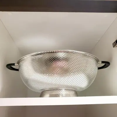 a metal basket on top of a shelf at Spacious 22, Wi-fi, Pool, Hot Tub, 24hr Gym in Los Angeles