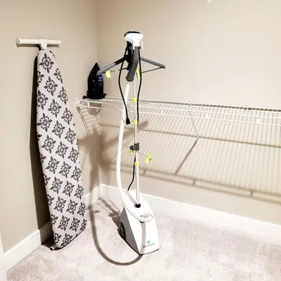 a hair dryer next to a tennis net at Spacious 22, Wi-fi, Pool, Hot Tub, 24hr Gym in Los Angeles