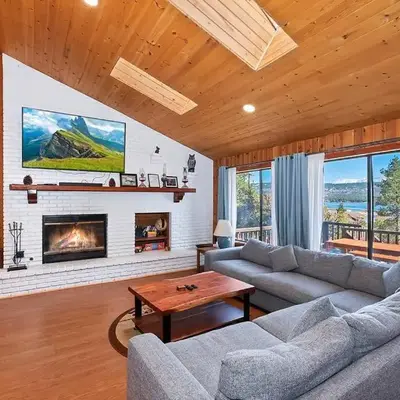 North Shore Chalet Lake View