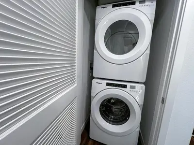 a washer and dryer in a small room at Modern Hollywood Home Sunset View & Free Parking - 10mins to Universal Studios in Los Angeles
