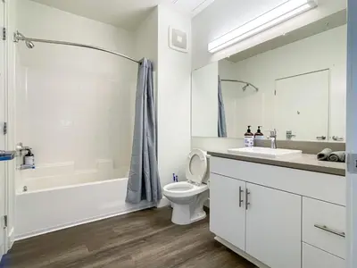 a bathroom with a toilet and a tub and a sink at Monthier Downtown SA5S1U0 in Los Angeles