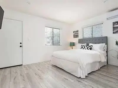 a large white bedroom with a large white bed at Sunny Studio in the Heart of Venice - A in Los Angeles