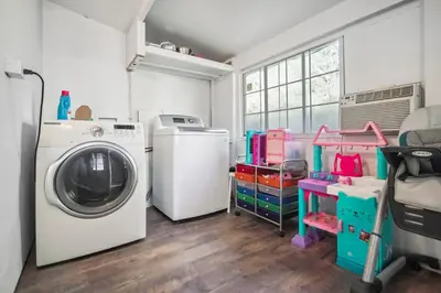 a laundry room with a washing machine and a washer at The Perfect Vacation Spot Near Six Flags Magic Mountain in Santa Clarita
