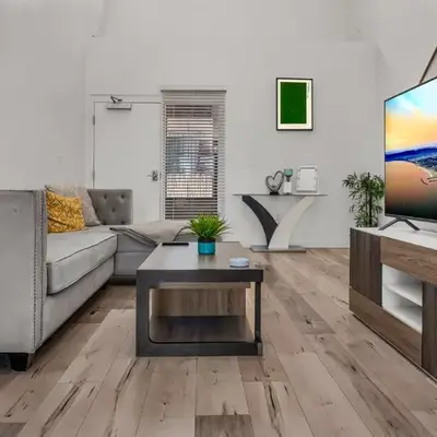 Modern 1 Bedroom Loft in Hollywood with Full Kitchen and Central AC Free Gated Parking