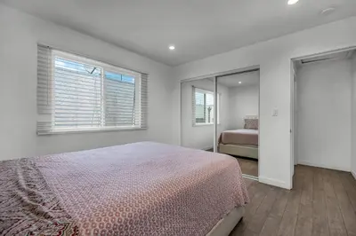 a bedroom with a bed and a mirror at Fully Furnished 1 Bedroom Apartment with Full Bathroom in Koreatown Free Gated Parking Full Kitchen in Los Angeles