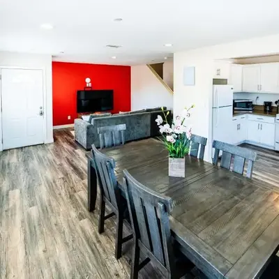 Spacious 5 Bedroom 3 Bath Home for Large Groups By DT LA