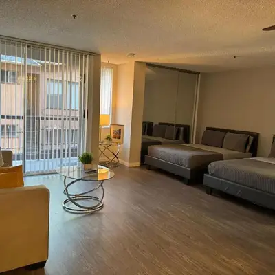 Loft & Two Bedroom Hollywood apartments FREE Parking