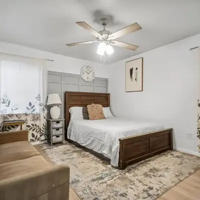 Cozy single story 2 bdrm family home near the BLVD