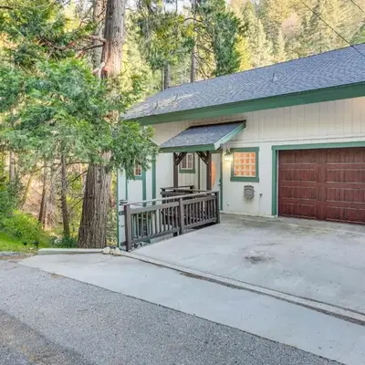 Crestline Home with Deck Less Than 2 Mi to Lake Gregory!
