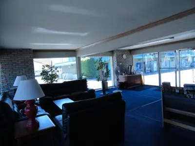 a living room with couches and a fireplace at Travel Inn in North Hills