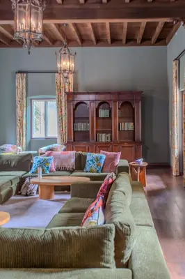 a living room with a couch and a table at Westholme Park - Female Only in Los Angeles