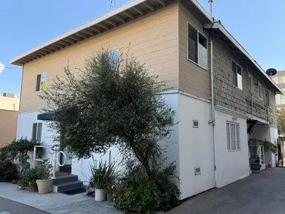 a building with a white and tan at Pasadena Old Town Cottage in Pasadena