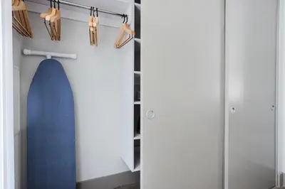 a room with a blue tie hanging on a wall at Blueground Mid-Wilshire pool near The Grove LAX-1223 in Los Angeles