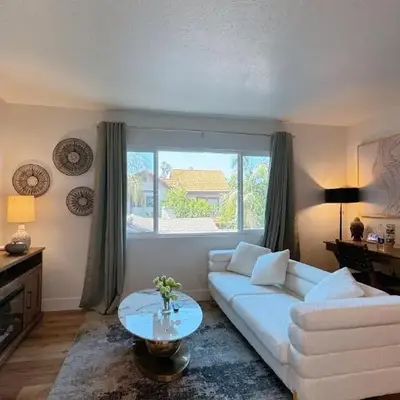 Cozy 2B1B Apt Prime Location Newly Remodeled