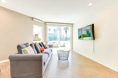 Gallery image of Wake Up on the Waters Edge in Los Angeles
