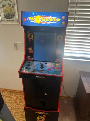 a video game arcade machine with a game at Quaint Vintage Ranch Style 4BedRoom 2Bath Sleeps 10 in Lancaster