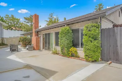a house with a fence and plants at Elm Mountain View Fire pit, quiet and more in Los Angeles