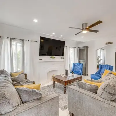 2 Mi to Citadel Outlets! East LA Retreat Near I-5