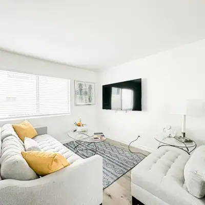 Charming 2-BR