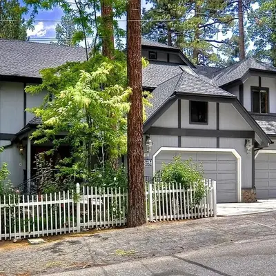 No. 8 Estate By The Lake