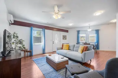 a living room with a couch and a tv at Woodland Victory Hideaway in Tarzana