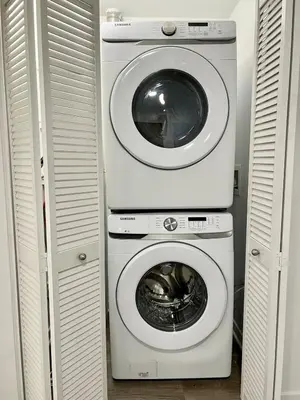 a washing machine and a dryer in a closet at Designer Silver Lake Stylish One Bedroom with Parking in Los Angeles